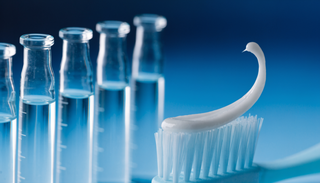 Dentifrice fluoré et flacons gradués, dose de fluor dans le dentifrice